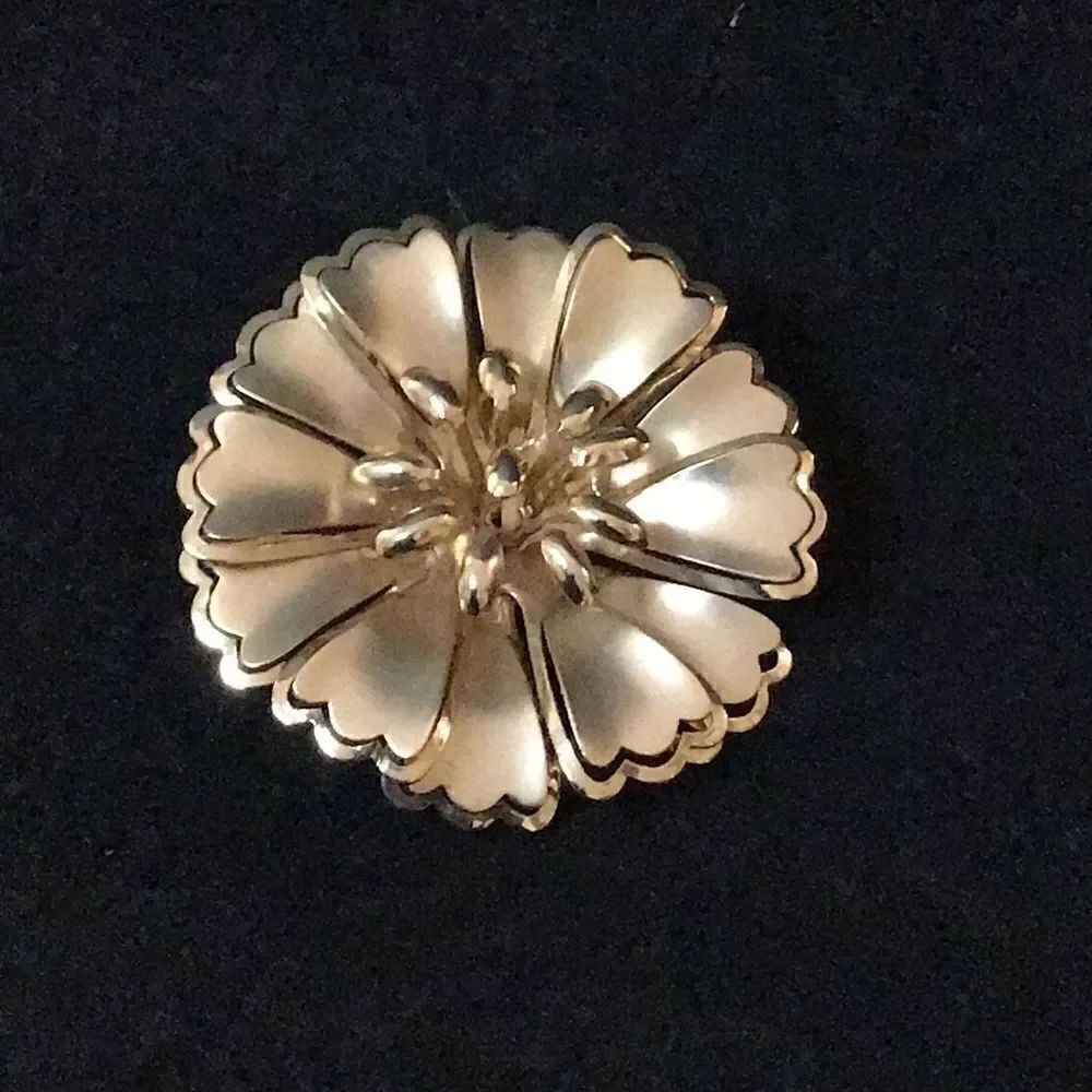 Beautiful, vintage, goldtone, flower, brooch